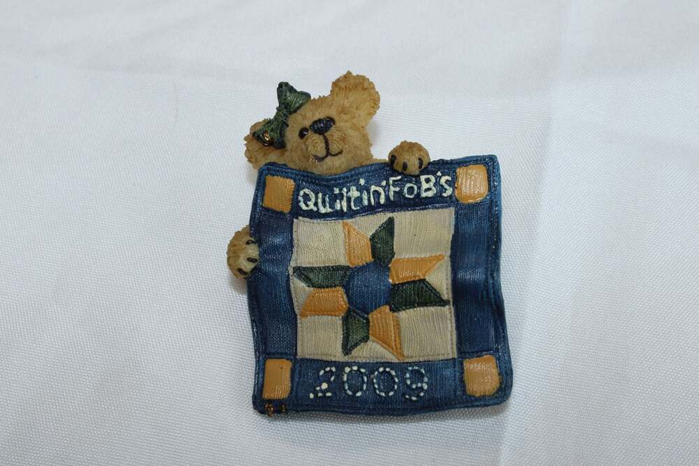 Boyds Bearwear Collection 2009 QuiltinFobs Pin Brooch